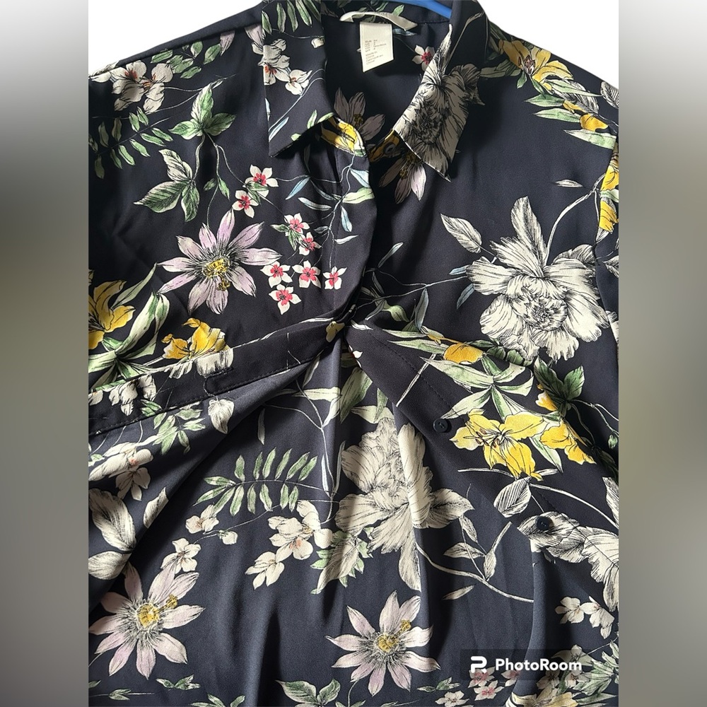 H&M Women’s Long-Sleeve Navy Blue Floral Button Down Blouse - Picture 6 of 8